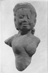Ronde-bosse : divinité féminine EFEO_CAM19238_5