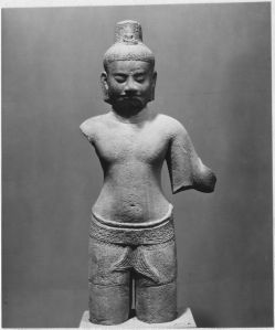 Sculpture en ronde-bosse. Représentation d’Avalokitesvara. EFEO_CAM19454_a1