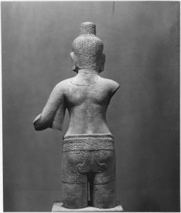 Sculpture en ronde-bosse. Représentation d’Avalokitesvara. EFEO_CAM19454_a2