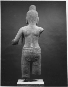 Sculpture en ronde-bosse. Représentation d’Avalokitesvara. EFEO_CAM19454_1