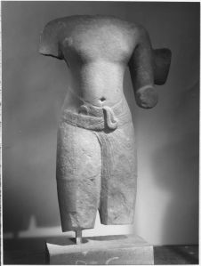 Ronde-bosse : Corps de divinité masculine EFEO_CAM19457_1