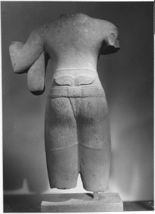 Ronde-bosse : Corps de divinité masculine EFEO_CAM19457_2