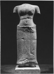 Ronde-bosse : Corps de divinité féminine EFEO_CAM19460_1