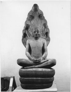 Ronde-bosse : Buddha sur naga EFEO_CAM19472_a1