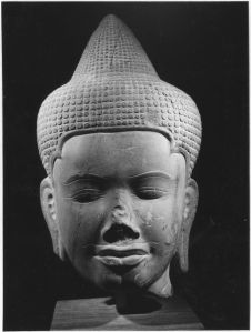 Ronde-bosse : tête de Buddha EFEO_CAM19478_1