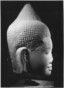 Ronde-bosse : tête de Buddha EFEO_CAM19478_2