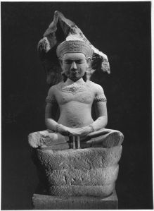 Banteay Kdei : ronde-bosse, Bouddha sur naga EFEO_CAM19480_3