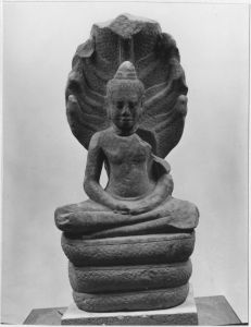 Ronde-bosse : Buddha sur naga EFEO_CAM19484_1