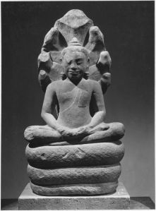 Ronde-bosse : Buddha sur naga EFEO_CAM19485_2