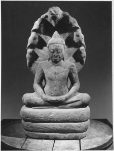 Ronde-bosse : Buddha sur naga EFEO_CAM19485_3