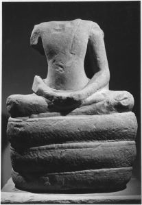 Ronde-bosse : Buddha sur naga EFEO_CAM19486_1