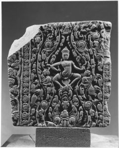 Pilastre figuré (fragment) EFEO_CAM19487_1