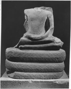 Ronde-bosse : Buddha sur naga EFEO_CAM19489_3