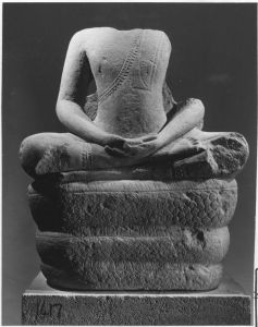 Ronde-bosse : Buddha sur naga EFEO_CAM19489_4