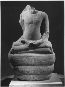 Ronde-bosse : Buddha sur naga EFEO_CAM19491_3