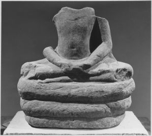 Ronde-bosse : Buddha sur naga EFEO_CAM19494_1