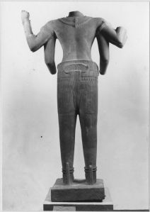 Ronde-bosse : Corps de divinité masculine EFEO_CAM19499_2