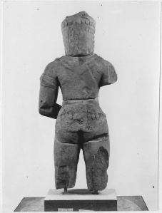 Ronde-bosse : dvarapala EFEO_CAM19508_2
