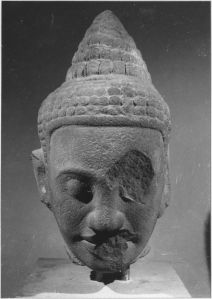 Ronde-bosse : tête de Buddha EFEO_CAM19518