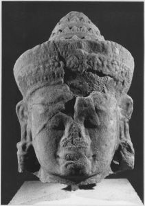 Tête masculine, éclats et érosion (vue de face) EFEO_CAM19521_1