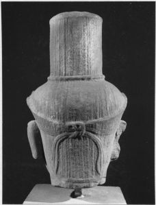 Tête de Shiva diadèmée, bout du nez éclaté (vue de dos) EFEO_CAM19530_2