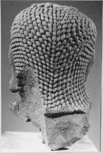 Ronde-bosse : tête de Buddha EFEO_CAM19596_2