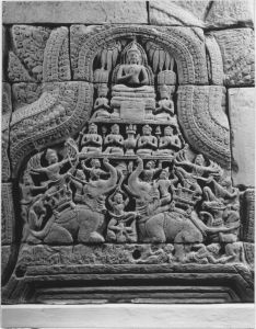 Fronton: combat de Bhima et de Duryodhana (détail) EFEO_CAM25222_2