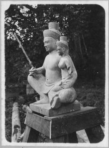 Siva et Uma (vue de 3/4 gauche) EFEO_CAM25241