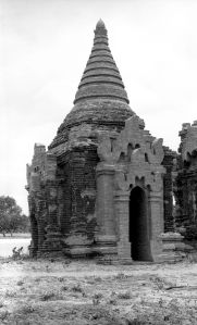 Temple n°791 Kyaung-u-hpaya du site de Pagan EFEO_PICP06767