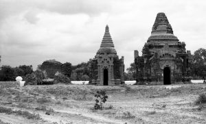 Temples n°792 + 791 + 790 du site de Pagan EFEO_PICP06770