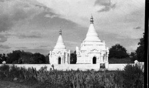 Temples n°792 + 791 + 790 du site de Pagan EFEO_PICP06772