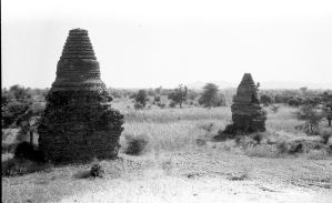 Stupas n°804 + 805 du site de Pagan EFEO_PICP06917