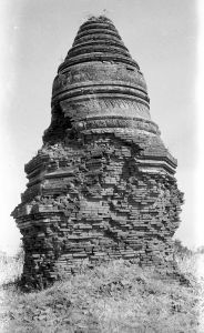 Stupa inclus n°805 du site de Pagan EFEO_PICP06919