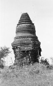 Stupa inclus n°805 du site de Pagan EFEO_PICP06920