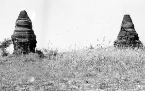Stupas n°805 + 804 du site de Pagan EFEO_PICP06924