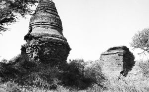 Stupa et temple n°813 + 812 du site de Pagan EFEO_PICP06952