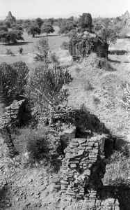 Stupa et temples n°822 + 824 + 828 du site de Pagan EFEO_PICP06988