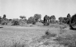 Temples n°828 + 824 + 821 du site de Pagan EFEO_PICP07001