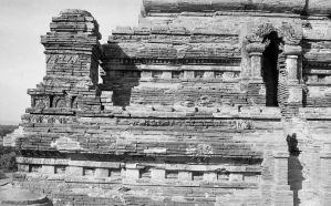 Temple n°842 Ta-wet-hpaya du site de Pagan EFEO_PICP07038