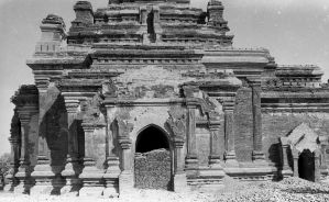 Temple n°842 Ta-wet-hpaya du site de Pagan EFEO_PICP07041