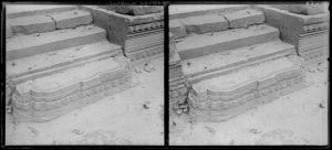 Banteay Srei : degré extérieur devant l'avant-corps central EFEO_FINL02175