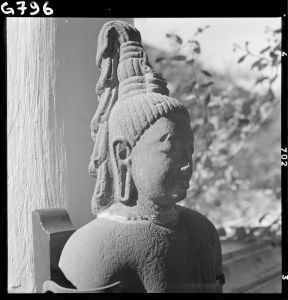 Statue de Siva en grès du musée national de Bangkok EFEO_GROB00760