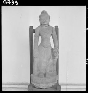 Statue de Siva en grès du musée national de Bangkok EFEO_GROB00763