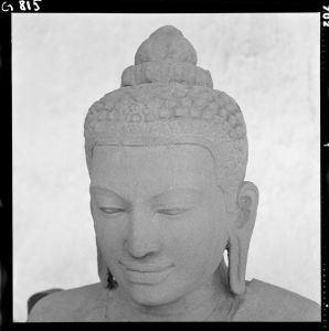 Statue de Buddha en grès du musée national de Bangkok EFEO_GROB00779