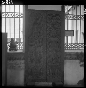 Porte en grès du musée national de Bangkok EFEO_GROB00785