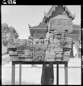 Frise intérieure en grès du musée national de Bangkok EFEO_GROB00790