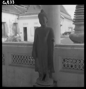 Statue de Buddha en grès du musée national de Bangkok EFEO_GROB00797