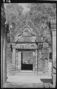 Edicule III nord de la Iere enceinte de Banteay Srei EFEO_GROB02262