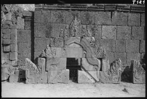 Edicule II sud-est de Banteay Srei EFEO_GROB02266