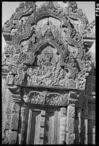 Bibliothèque sud de Banteay Srei EFEO_GROB02285